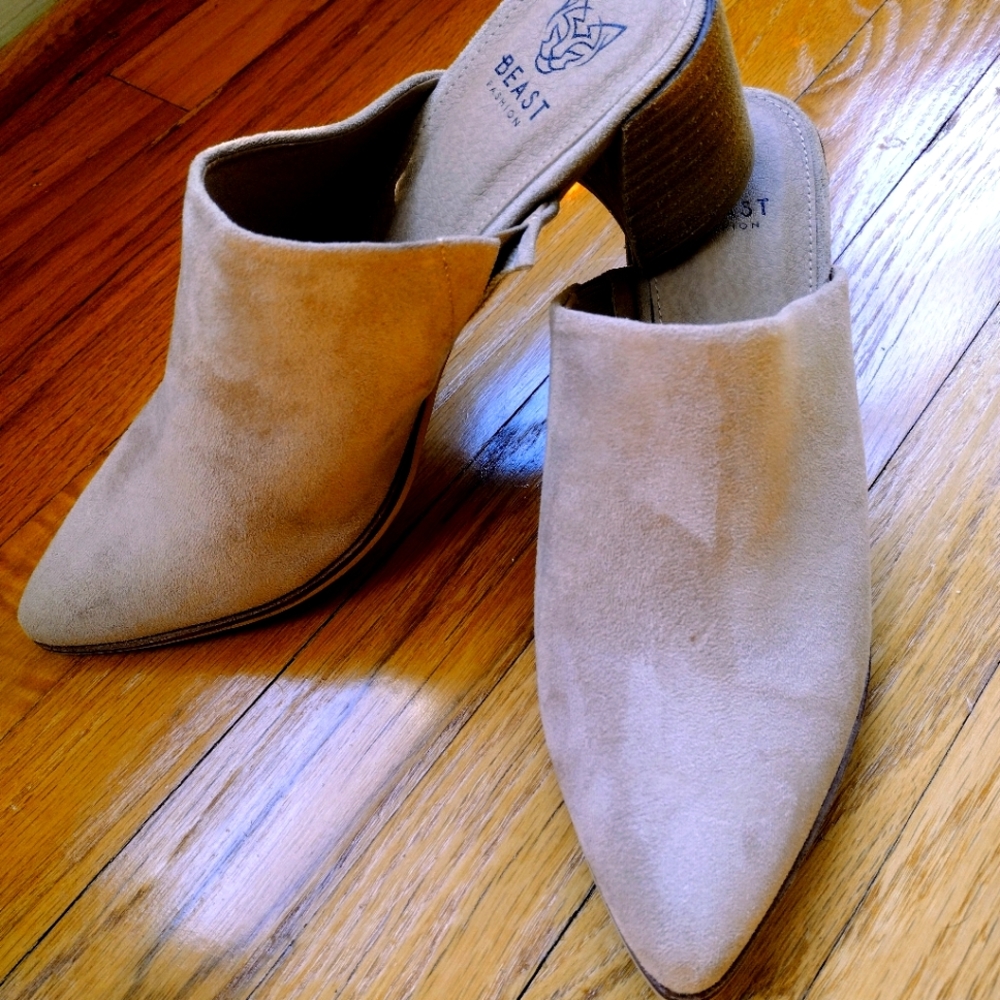 Women's Beast Tan Suede Boots Sz. 10 Exc. Cond.!